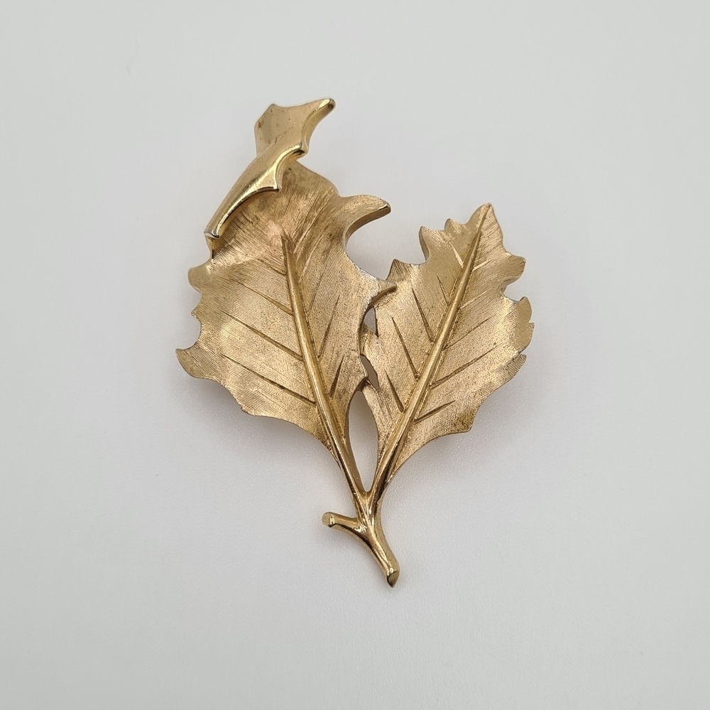 Trifari Vintage Holly Leaves Pin Brooch Gold Tone Signed